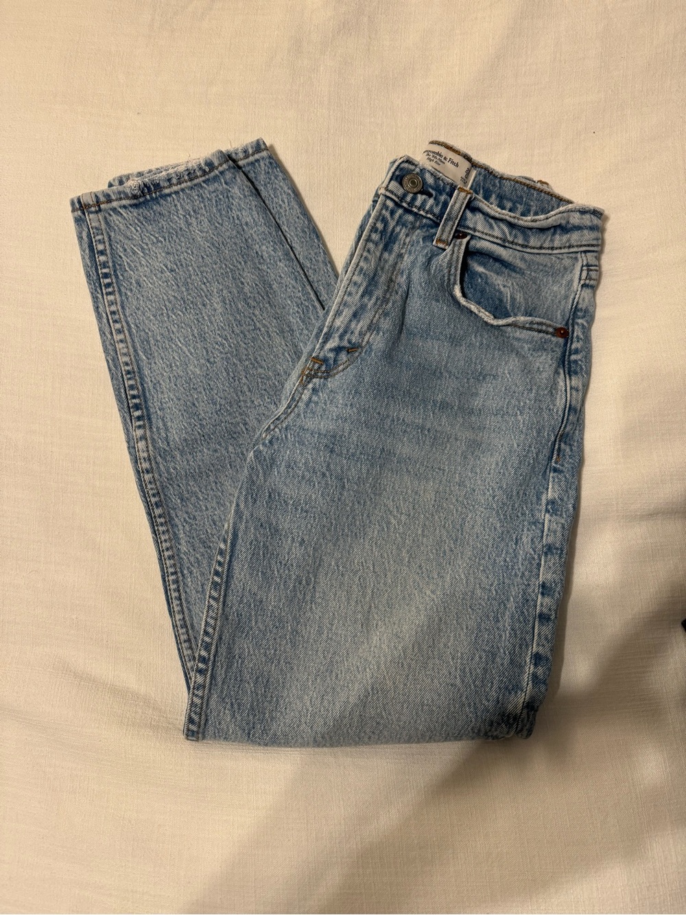 Abercrombie & Fitch 80s Mom High Rise Jeans